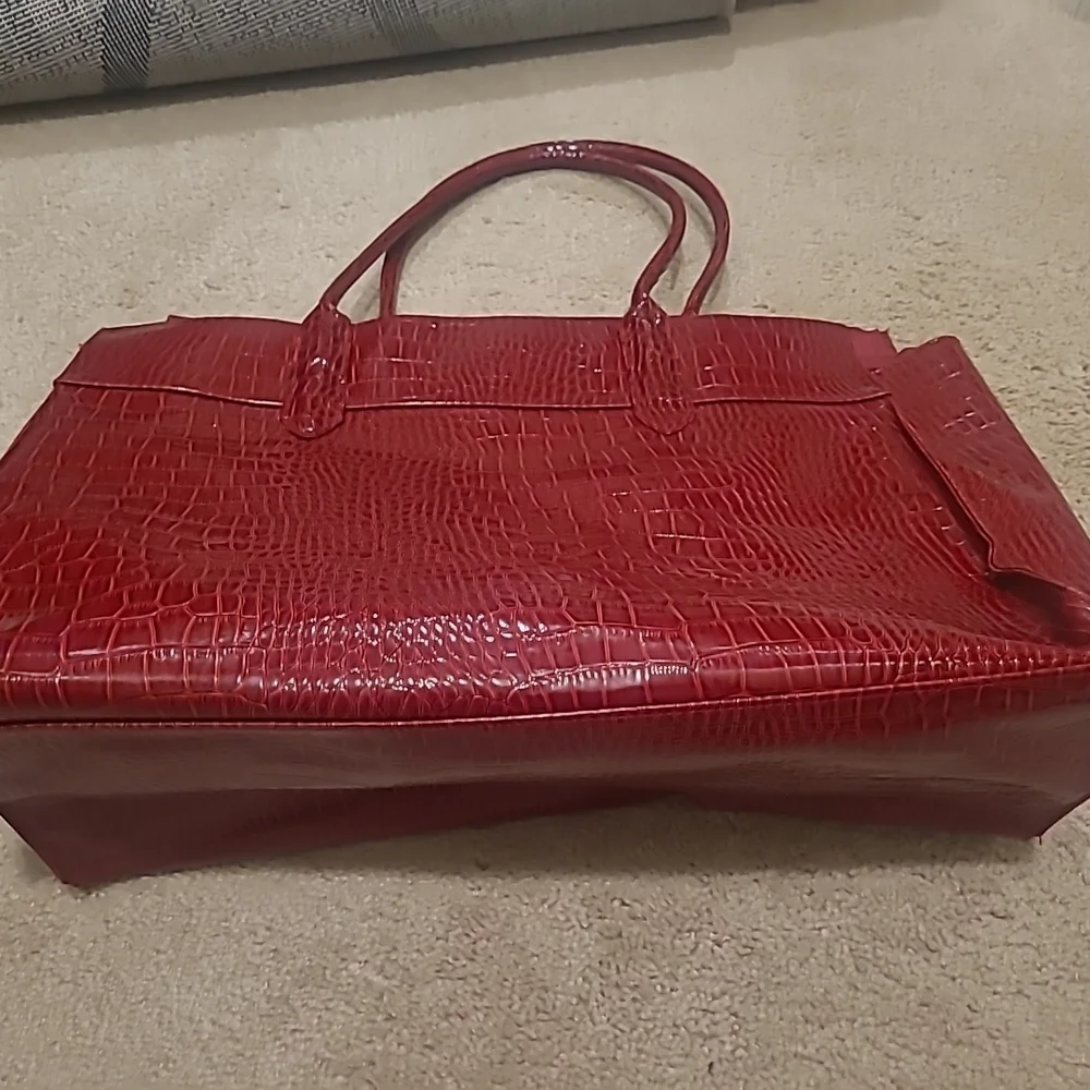 Elizabeth Arden Oversized Red Alligator Skin Faux Tote - Picture 8 of 15